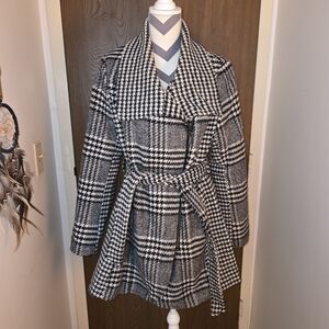 Covington Houndstooth Trench Coat